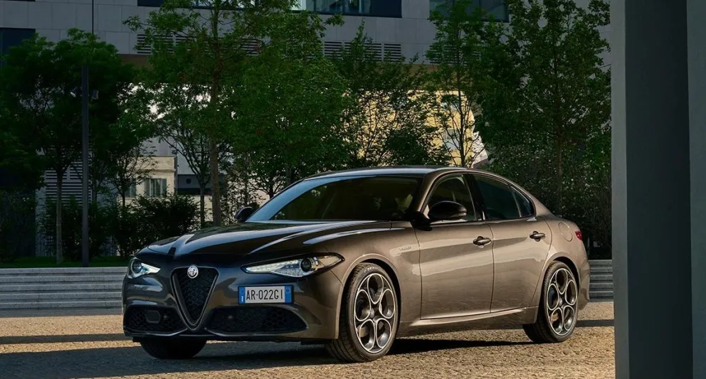 ALFA ROMEO en sus nuevas versiones v6 o 100% eléctrico.