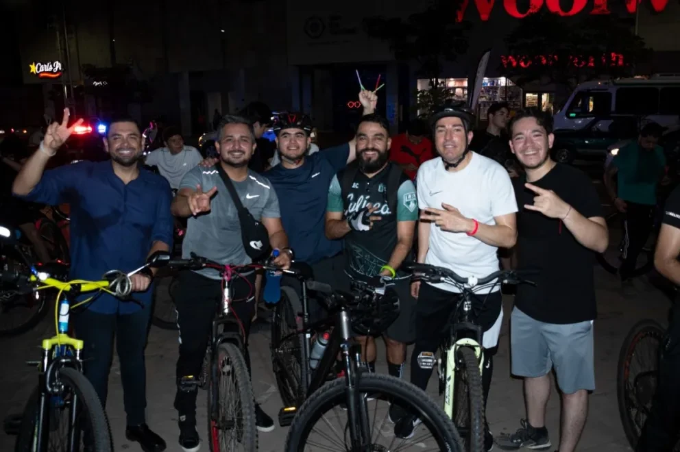Con la Rodada Neón “Rodando Ando” cierra con broche de oro el Mes de la Juventud en Culiacán