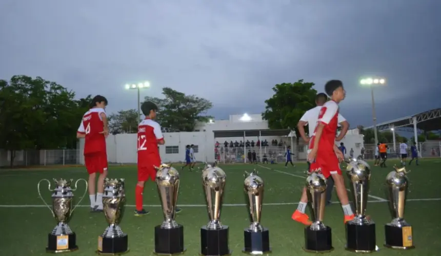 56 equipos participaron en la quinta edición en las tres categorías del Torneo Futbol 7 Deportivo Sur Juvenil. ¡Felicidades, sub y campeones! Fotos: Juan Madrigal