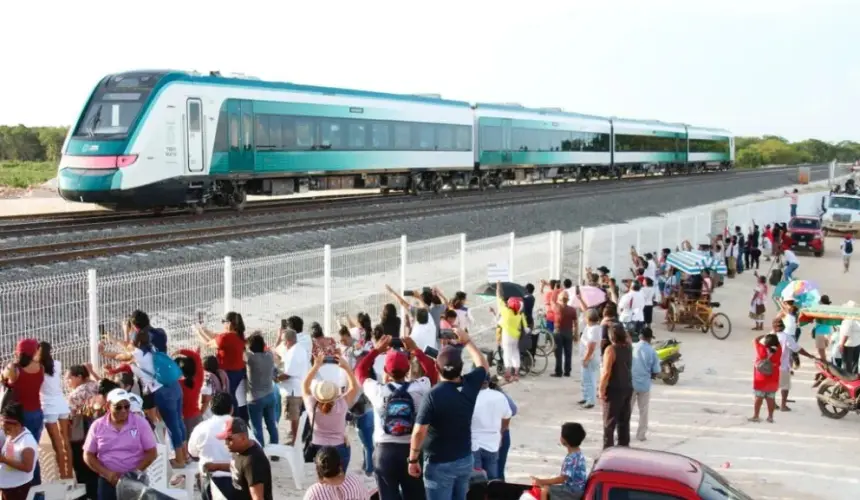 Junto a Carlos Slim, AMLO estrena el Tren Maya y  da recorrido de supervisión de Campeche a a Mérida