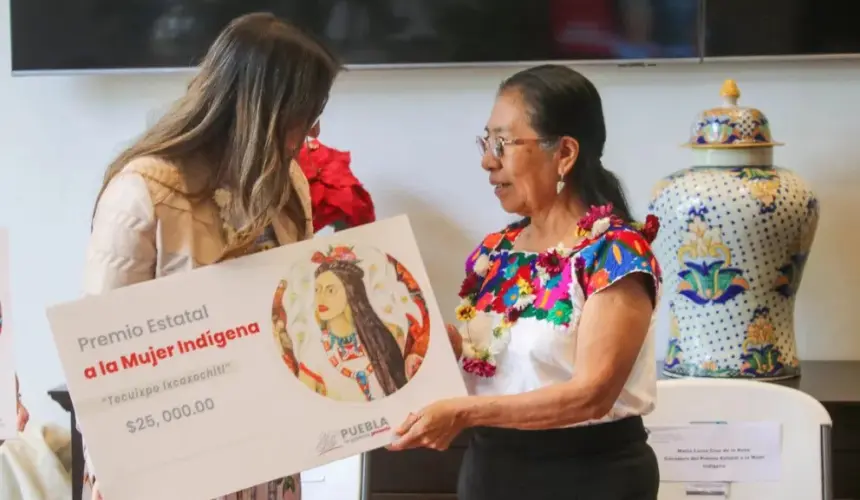 Las mujeres reconocidas con este importante galardón son originarias de  Cuetzalan, Tlaola y Zapotitlán de Méndez. Foto: Gobierno de Puebla