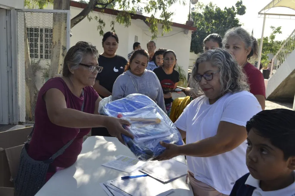 Guanajuato entrega mochilas y útiles escolares a más de 132 mil alumnos de primaria en León