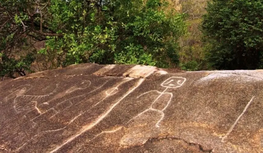 Arqueólogos aficionados descubrieron petrograbados, calendarios solares y una figura prehispánica en Acapulco. Foto ilustrativa: INAH