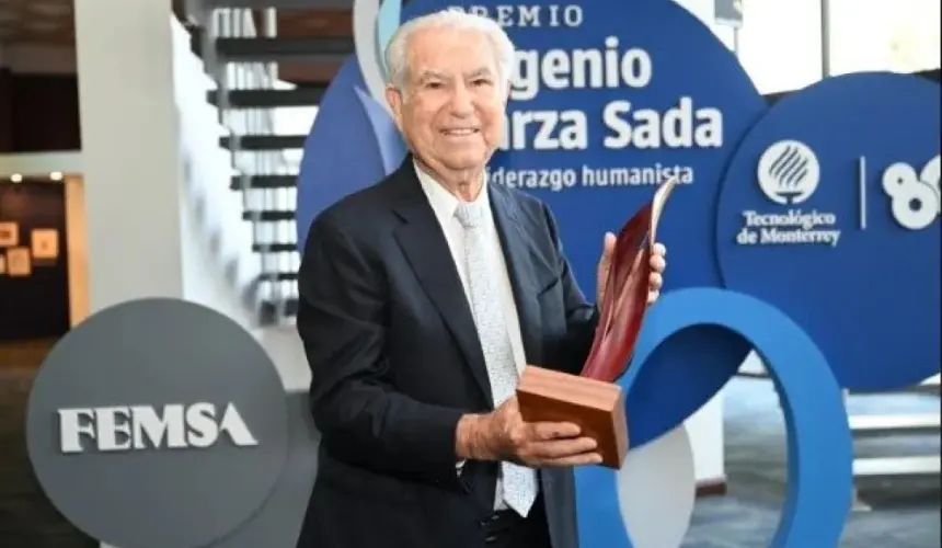 Daniel Cárdenas Papanino recibe Premio Eugenio Garza Sada