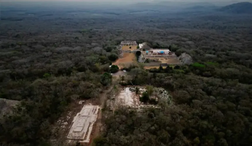 Arqueólogos descubren dos conjuntos habitacionales en la Zona Arqueológica de Kabah en Yucatán