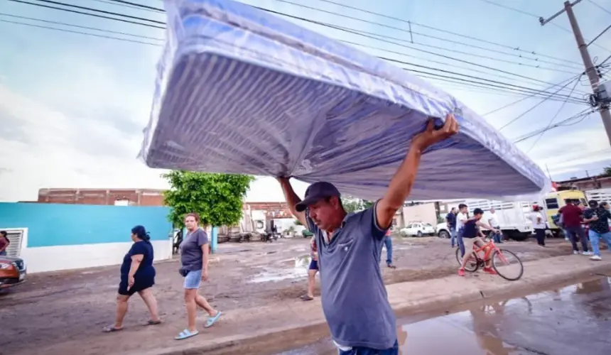 Mazatlán. Les llegó el apoyo a afectados por las lluvias, en la Tercera Ampliación Urías.