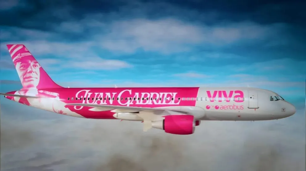 El avión conmemorativo de Juan Gabriel de Viva Aerobús. Foto: Cortesía