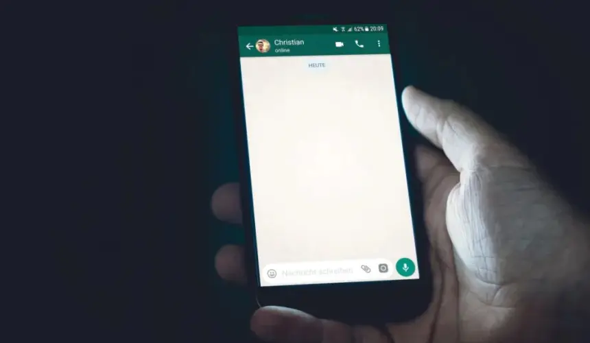 ¿Cómo chatear con LuzIA, la inteligencia artificial de WhatsApp?