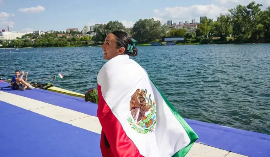 Celebrando la medalla de plata en el Mundial de Remo Serbia 2023