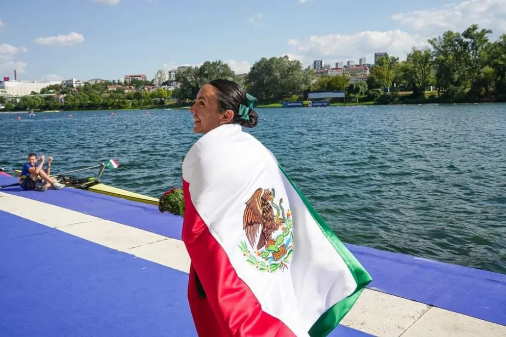 Celebrando la medalla de plata en el Mundial de Remo Serbia 2023