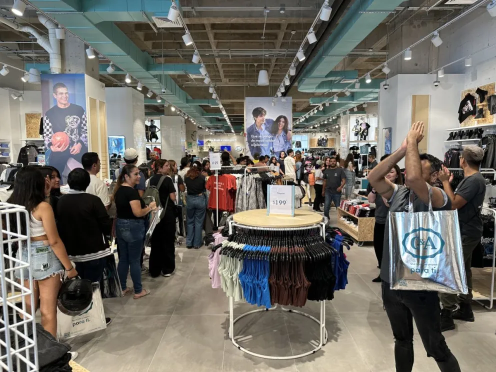 Ya se inauguró la tienda de C&A en la plaza comercial The Park, en San Luis Potosí. Foto: Cortesía
