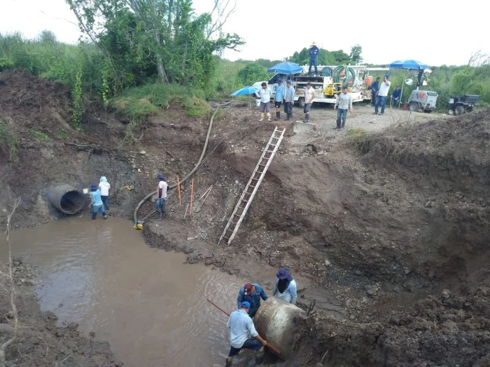 JAPAC:  Agua llegará hasta la madrugada del miércoles a colonias de Culiacán; empleados siguen trabajando arduamente