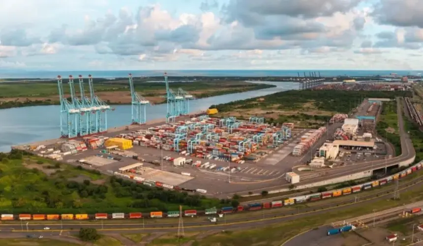 La expansión permitirá aumentar la capacidad de rendimiento anual de la terminal portuaria. Foto: APM Terminals 