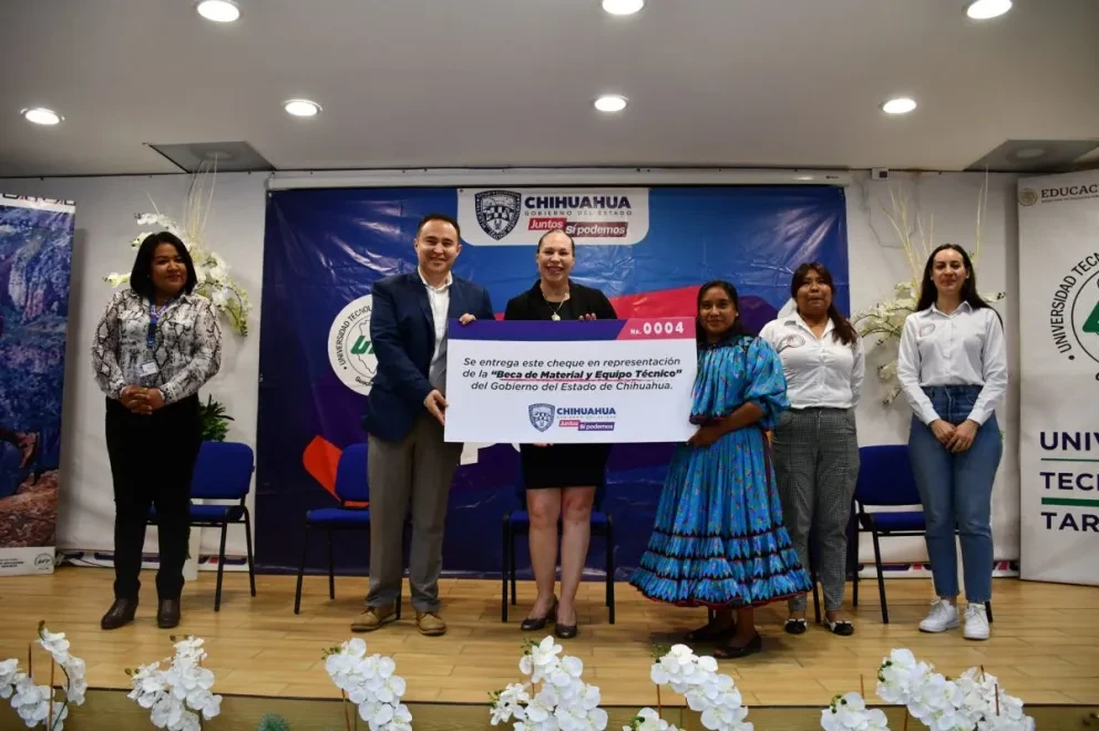 Becas para estudiantes de la UT Tarahumara, en Chihuahua. Foto; Cortesía