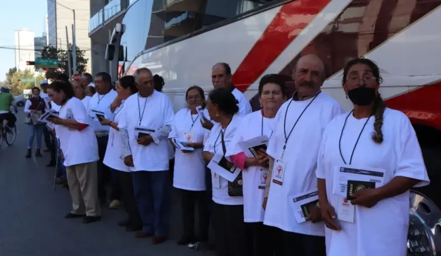 Abuelitos de Zacatecas en busca de la visa para poder volver a ver sus hijos. Foto: Cortesía