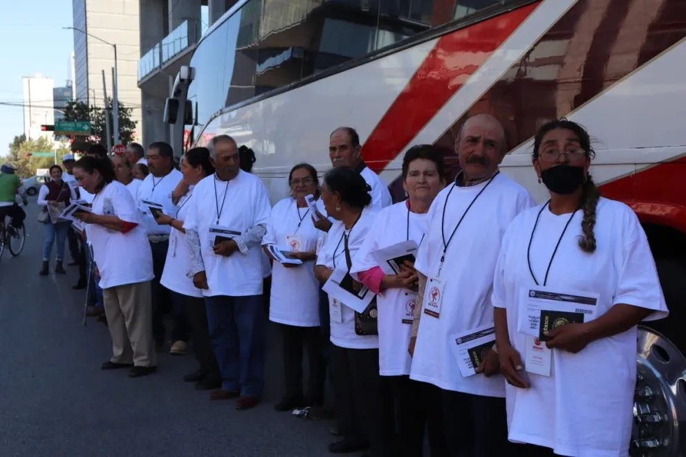 Abuelitos de Zacatecas en busca de la visa para poder volver a ver sus hijos. Foto: Cortesía