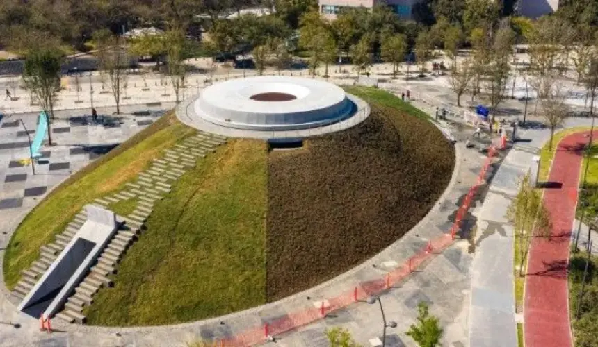 Atrévete a vivir el universo de colores luminosos en la exposición de James Turrell en Monterrey