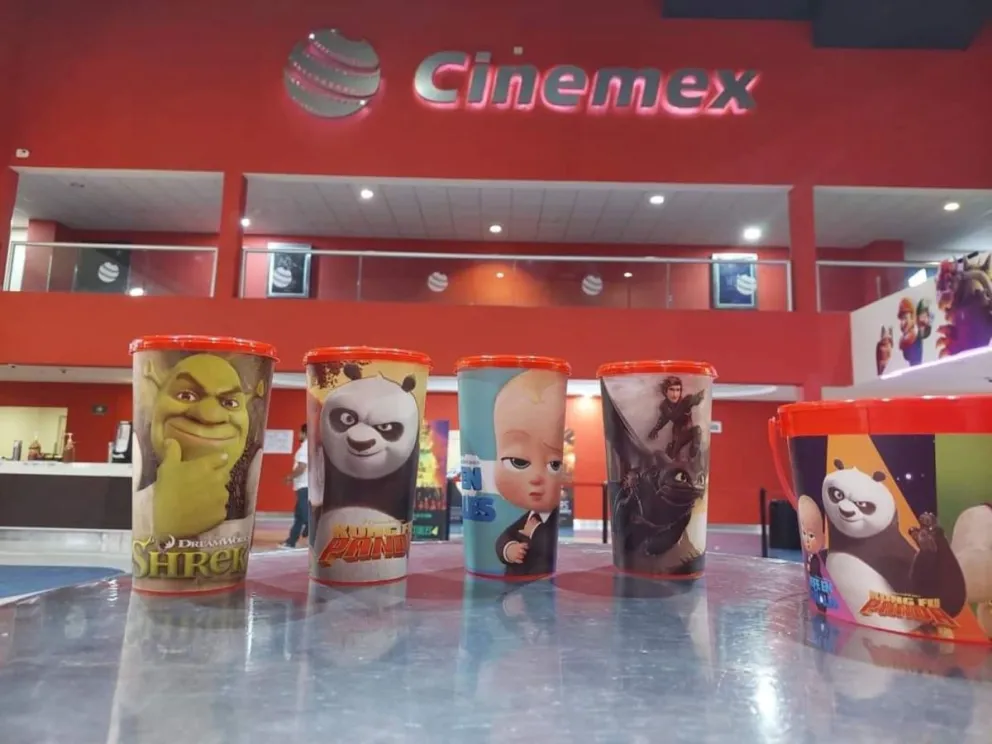 Precio de los vasos coleccionables y la cubeta palomera de Dreamworks en Cinemex. Foto: Vasos De Cine Y C.