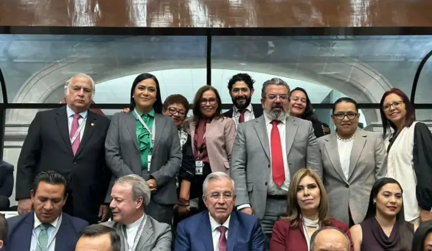 Rubén Rocha se va a CDMX y acude a la toma de protesta de Delfina Gómez.