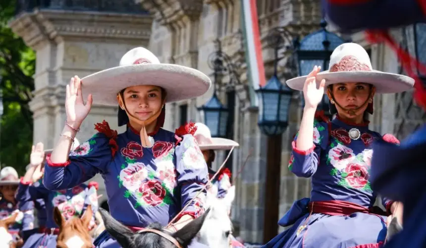 Día del Charro; así fue el majestuoso desfile de charros y escaramuzas en Guadalajara. Fotos: Gobierno de Jalisco.