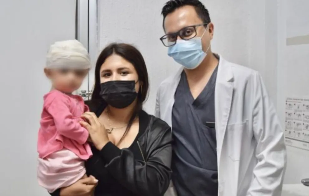 Gracias a que la compleja cirugía fue un éxito en el IMSS-Bienestar de Nayarit, la vida de la menor cambiará para bien. Foto: IMSS