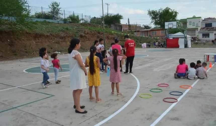 La Unidad Deportiva Buenos Aires se localiza a un costado de la de la Escuela Primaria José María y Pavón, sobre las calles, Cerro Chuparrosa y Constituyente Nicéforo Zambrano.  Fotos: Juan Madrigal