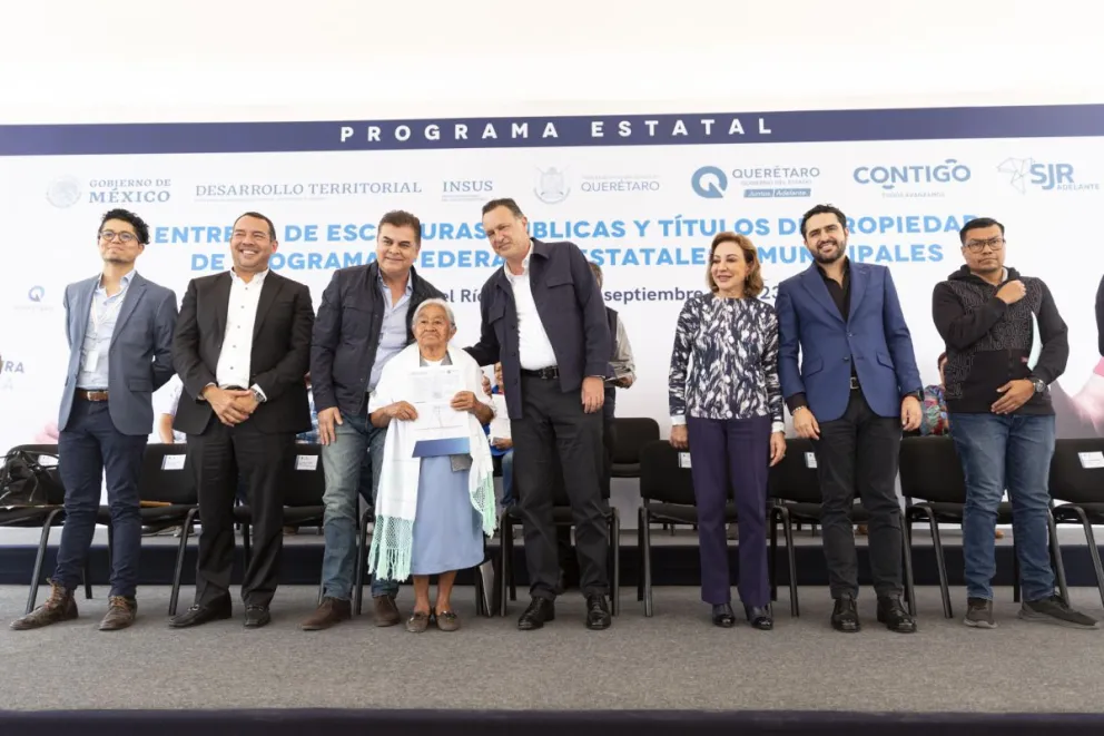 Evento de la entrega de escrituras en Querétaro, este lunes 18 de septiembre. Foto: Cortesía