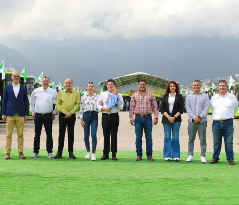 Entregan 250 nuevas unidades de transporte público en el estado de Nuevo Leòn, durante este fin de semana. Foto; Cortesía
