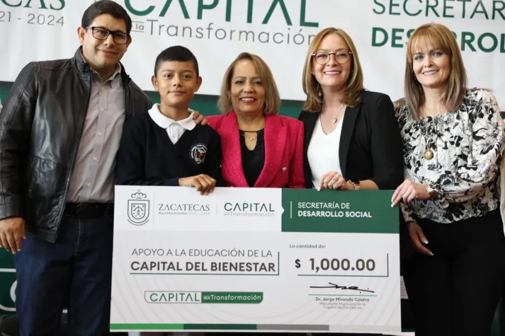 Entrega de becas del programa Apoyos a la Educación de la Capital del Bienestar en el municpio de Zacatecas. Foto: Cortesía