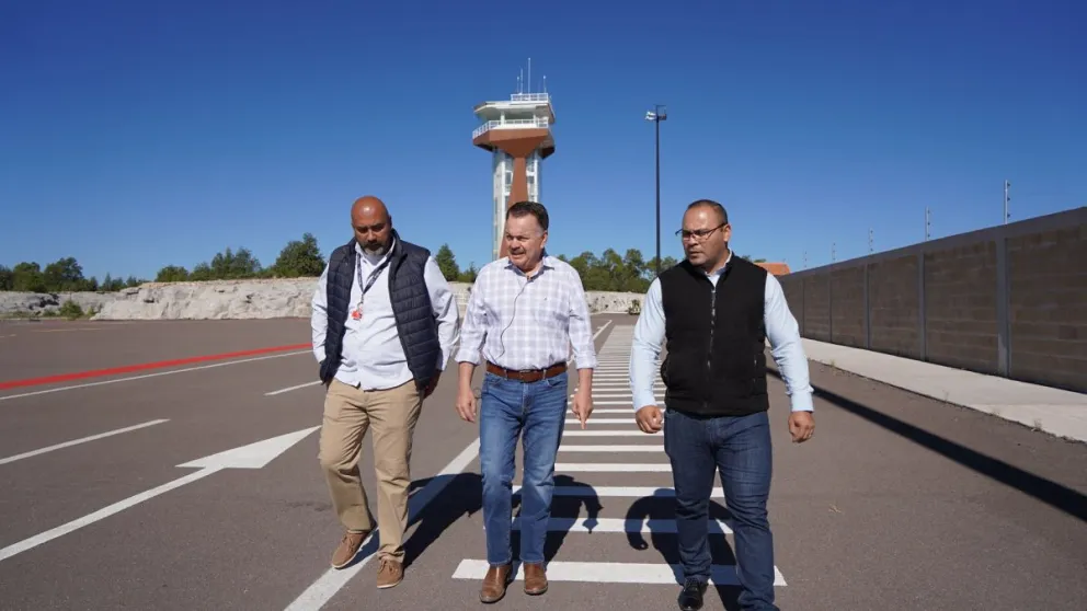 Supervisan obras en el Aeropuerto de Creel, Chihuahua. Foto: Cortesía