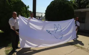 Elevan banderas blancas en penales de Sinaloa en conmemoración del Día de la Paz