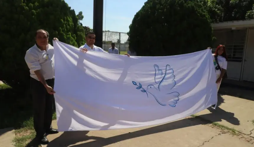 Elevan banderas blancas en penales de Sinaloa en conmemoración del Día de la Paz