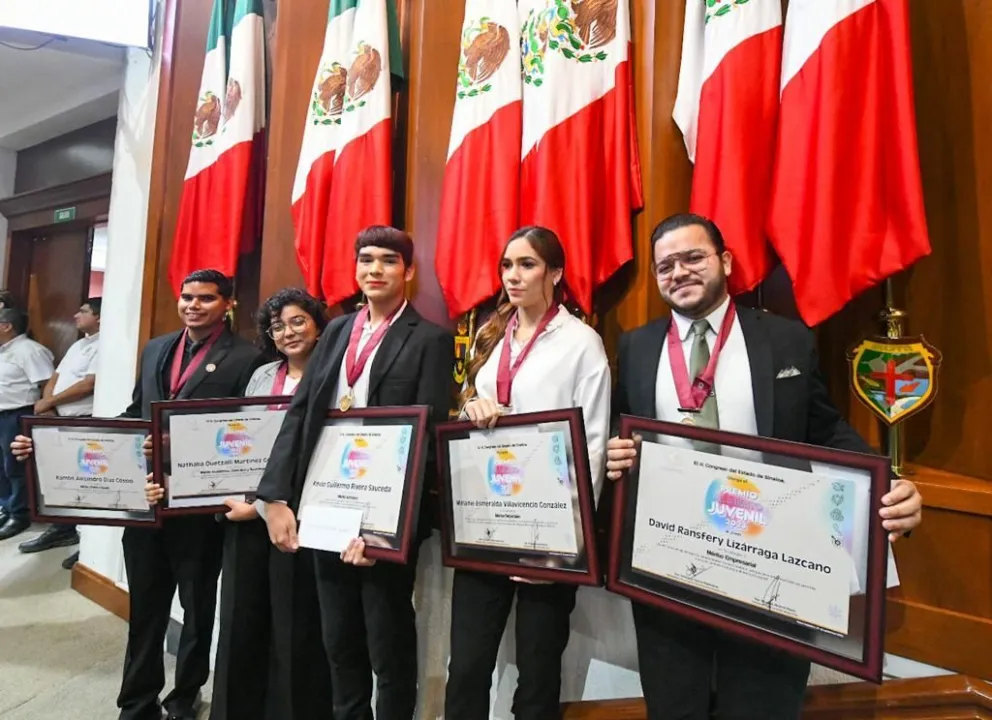 En el Congreso del Estado de Sinaloa, se entregó el Premio al Mérito Juvenil 202