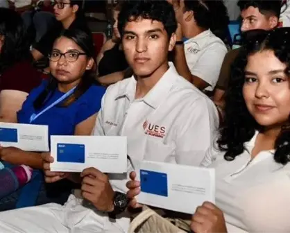 Entregan apoyos a estudiantes y madres de familia en el sur de Sonora