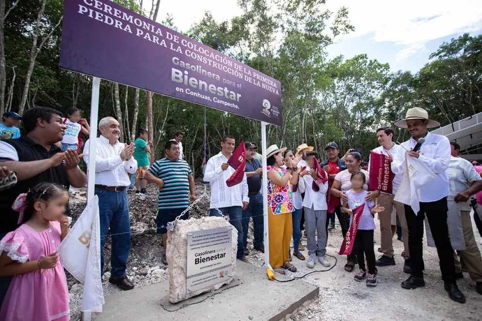 Colocan la primera piedra de la Gasolinera para el Bienestar en Conhuas, Campeche.