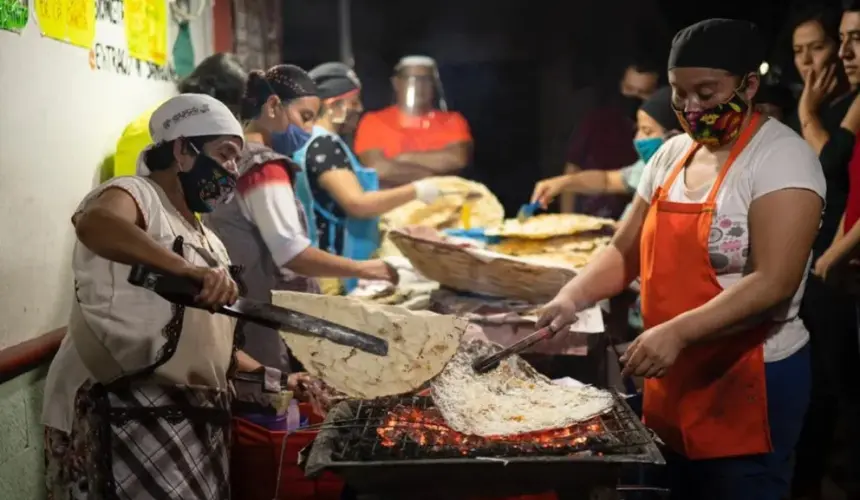 Feria de la Tlayuda, la Nieve y el Mezcal 2023 en la CDMX. Foto: Cortesía