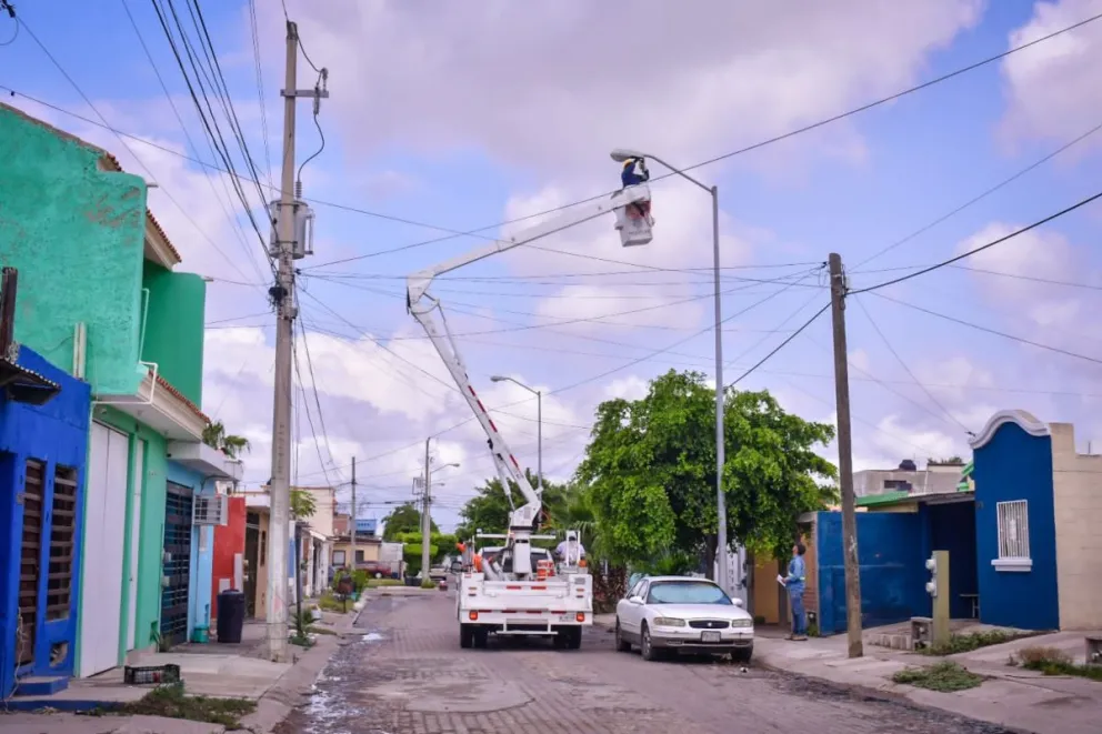 Colonias y fraccionamientos de Mazatlán ahora cuentan con lámparas led.