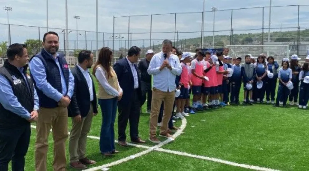 Rehabilitan canchas de futbol en Las Joyas, Guanajuato