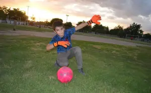 Christian Ulises es un niño que sueña y lucha por ser un “crack” del futbol en Culiacán