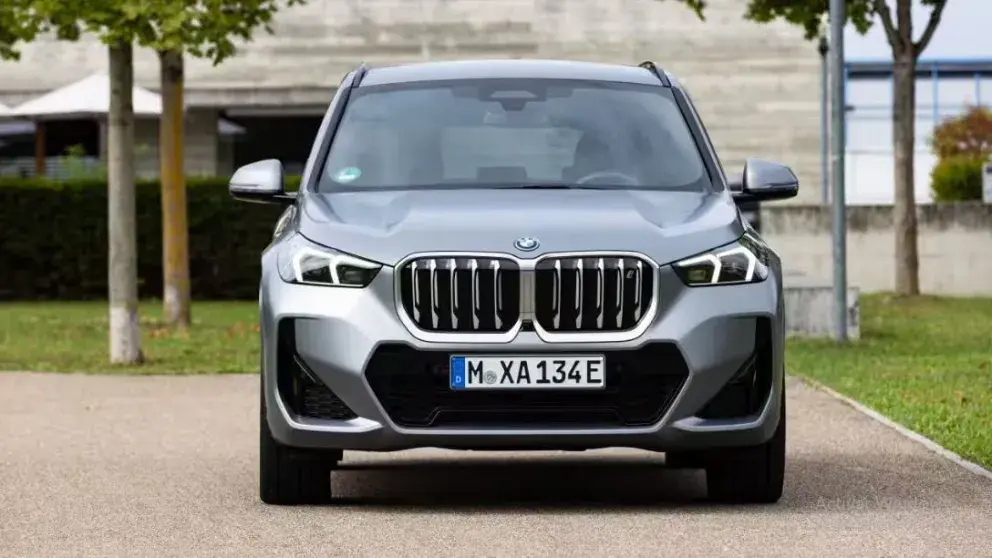 El vehículo cuenta con una versión eléctrica. Foto: BMW