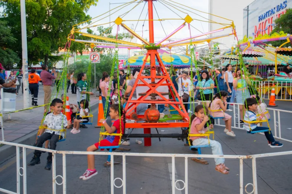 Niños y niñas se dan vuelo en la Feria Familiar en el 492 Aniversario de Culiacán.