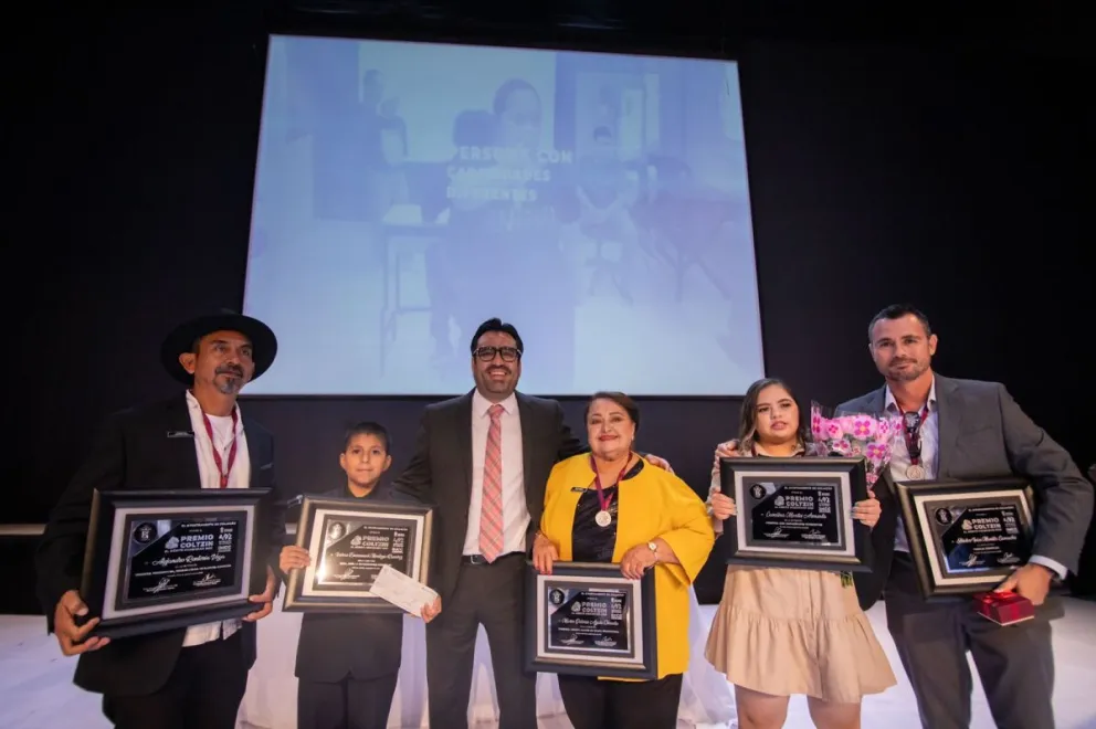 Juan de Dios Gámez reconoce a galardonados del Premio Coltzin al Mérito Ciudadano 2023