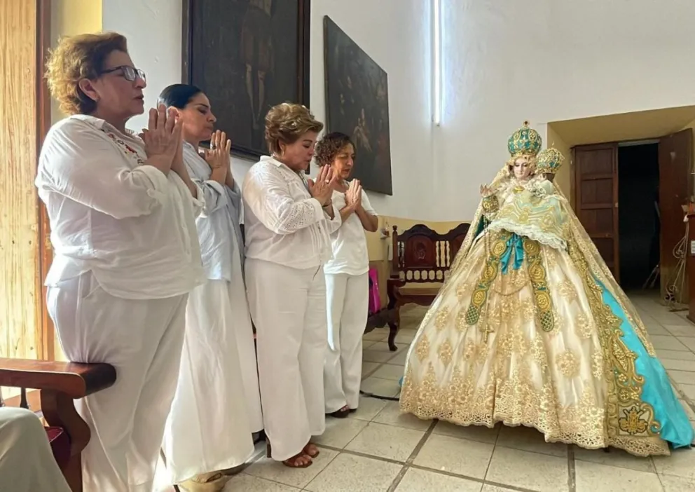 El vestido con hilos de oro que luce la Virgen de El Rosario, Sinaloa