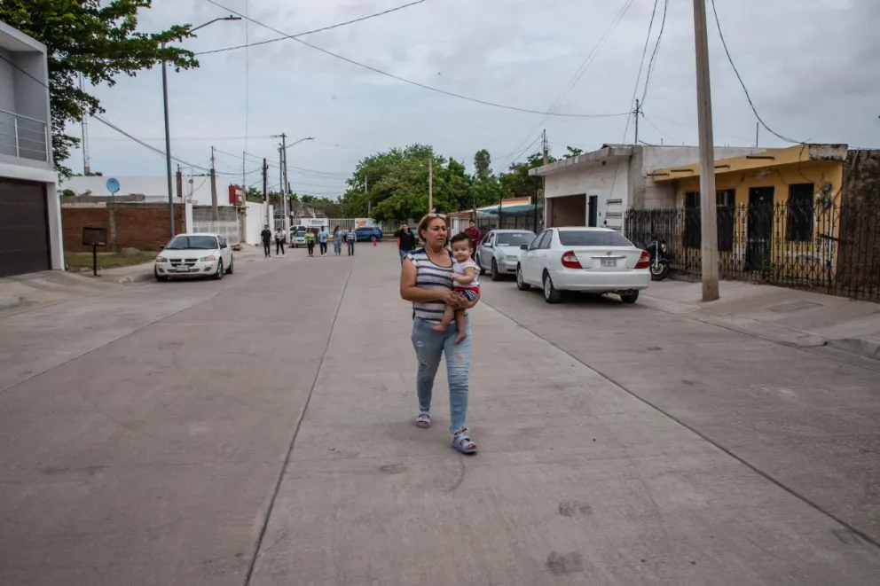 Vecinos de la colonia Pemex y Ferrocarrilera están muy contento con la pavimentación de sus calles.