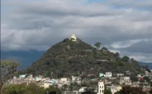 La leyenda se volvió una realidad. Sí existe un templo prehispánico en la cima del cerro San Miguel, en Atlixco, Puebla