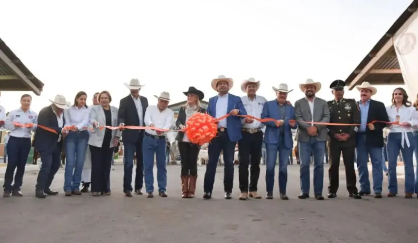 La gobernadora Maru Campos, encabezó la ceremonia inaugural de la edición 40 de la Feria Expogan 2023 en Chihuahua. Foto: Cortesía