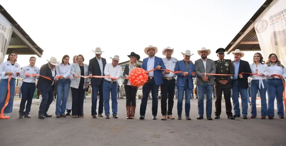 La gobernadora Maru Campos, encabezó la ceremonia inaugural de la edición 40 de la Feria Expogan 2023 en Chihuahua. Foto: Cortesía