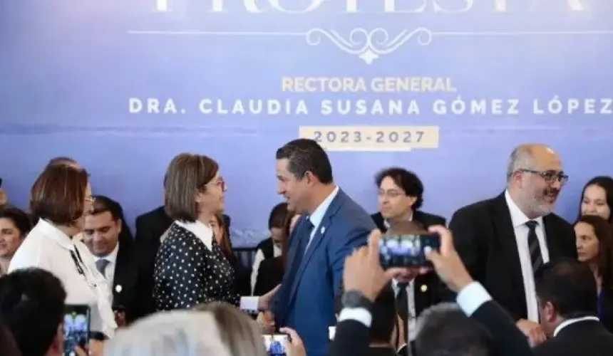 Claudia Gómez rinde protesta como la primera mujer rectora de la Universidad de Guanajuato