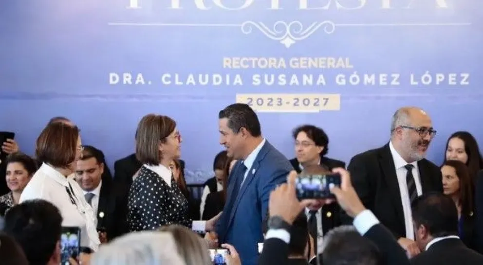 Claudia Gómez rinde protesta como la primera mujer rectora de la Universidad de Guanajuato