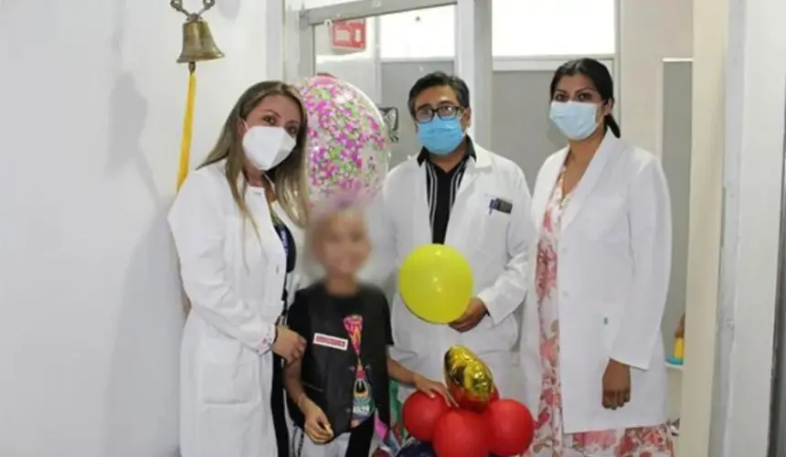 La pequeña de 8 años recibió un tratamiento llamado Protocolo Total XV en el ONCOCREAN del IMSS Morelos. Foto: Cortesía